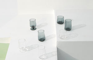 Unique drinking- and cocktail glasses with hammered texture in blue/grey